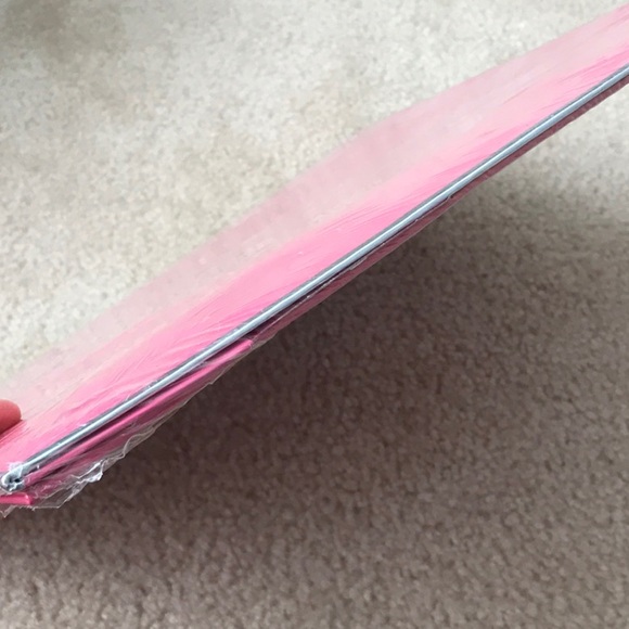 Victoria Secret Gift Box. - Picture 4 of 6